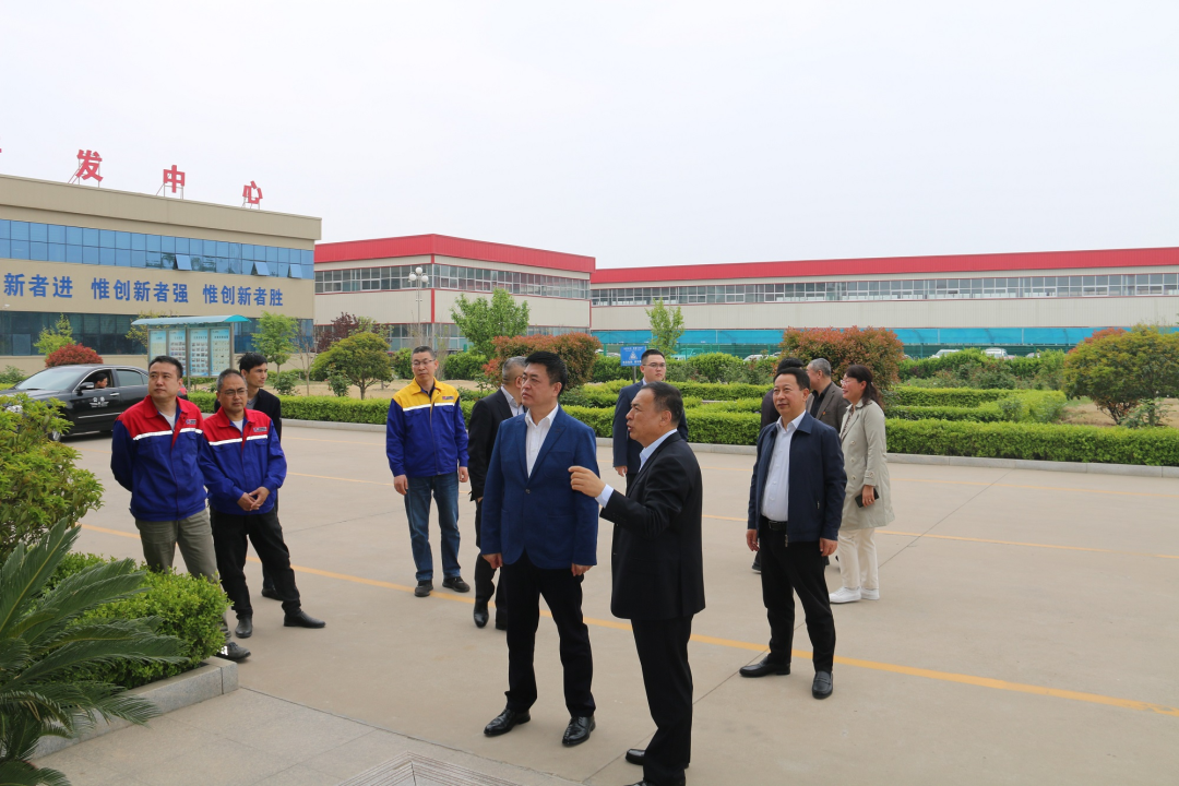青島市政協(xié)副主席、市工商聯(lián)主席崔作一行蒞臨銳智股份調研考察 青島市政協(xié)副主席、市工商聯(lián)主席崔作一行蒞臨銳智股份調研考察