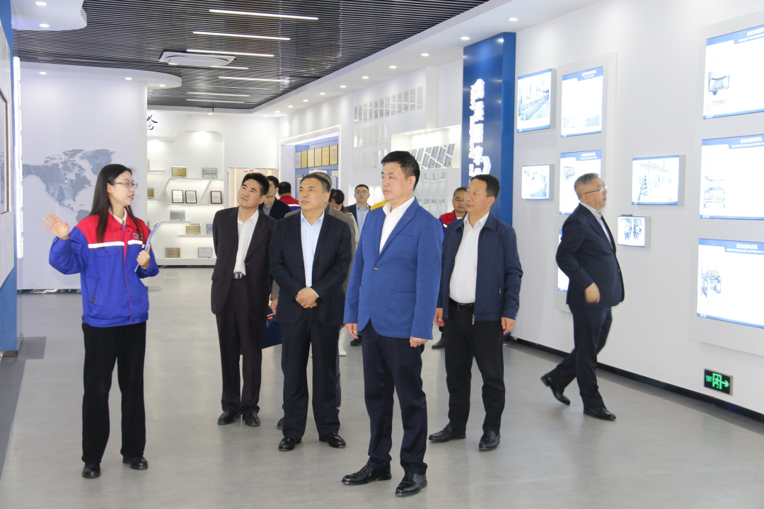 青島市政協(xié)副主席、市工商聯(lián)主席崔作一行蒞臨銳智股份調研考察 青島市政協(xié)副主席、市工商聯(lián)主席崔作一行蒞臨銳智股份調研考察